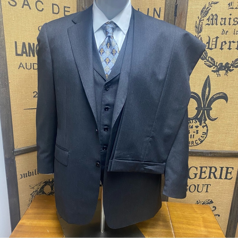 Canali Men's Charcoal Gray Three-Piece Suit, 52R (US Equivalent 42R)